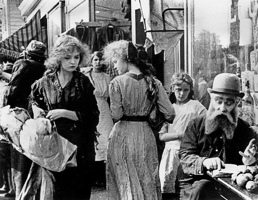 D. W. Griffith. The Musketeers of Pig Alley. 1912