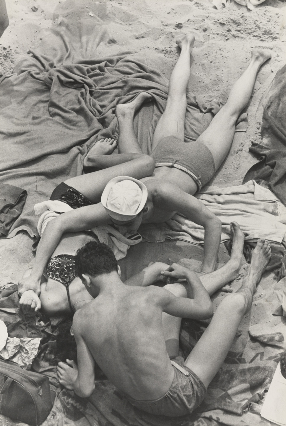 Henri Cartier-Bresson. Coney Island, New York. 1946