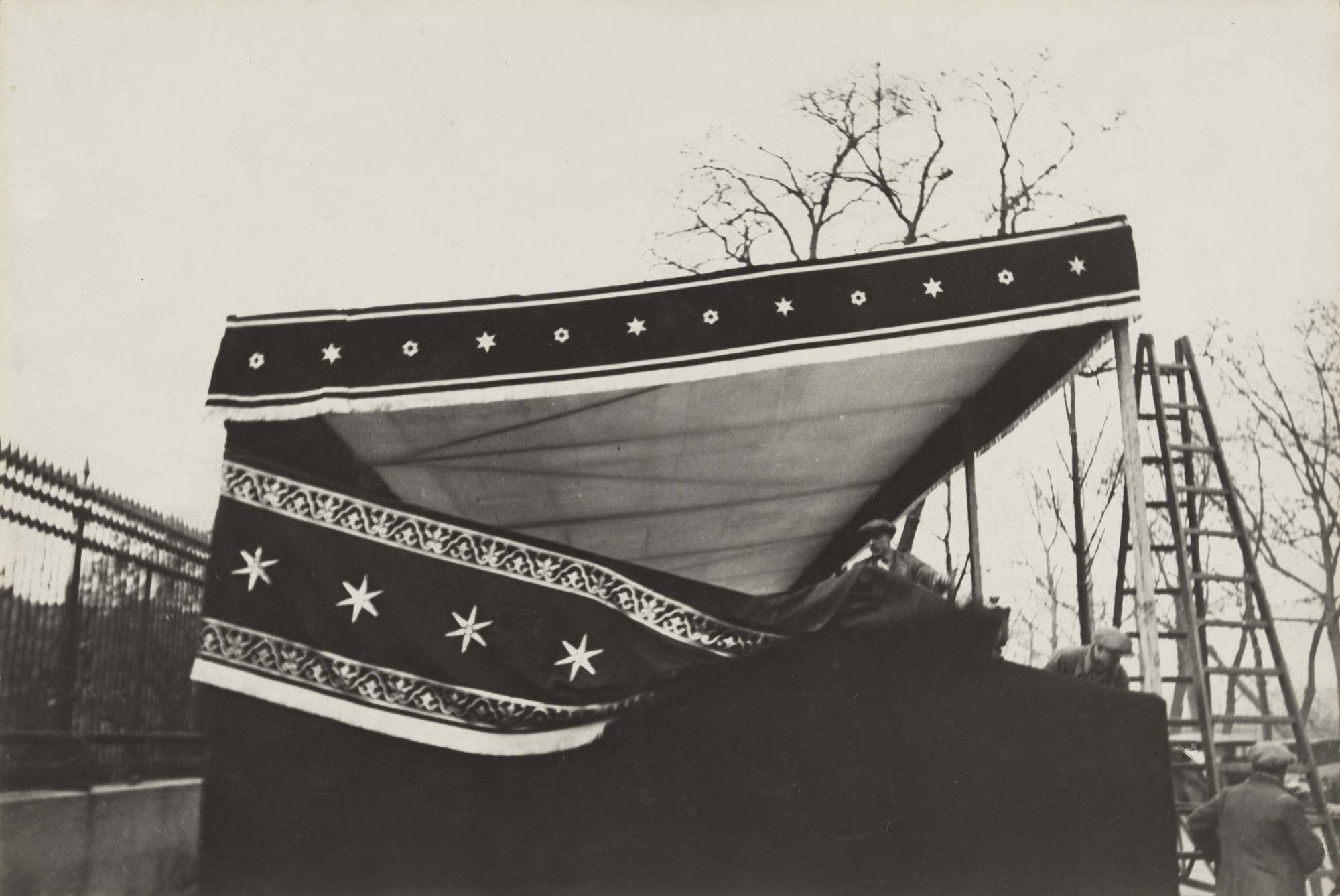 Henri Cartier-Bresson. Funeral of Aristide Briand, Paris