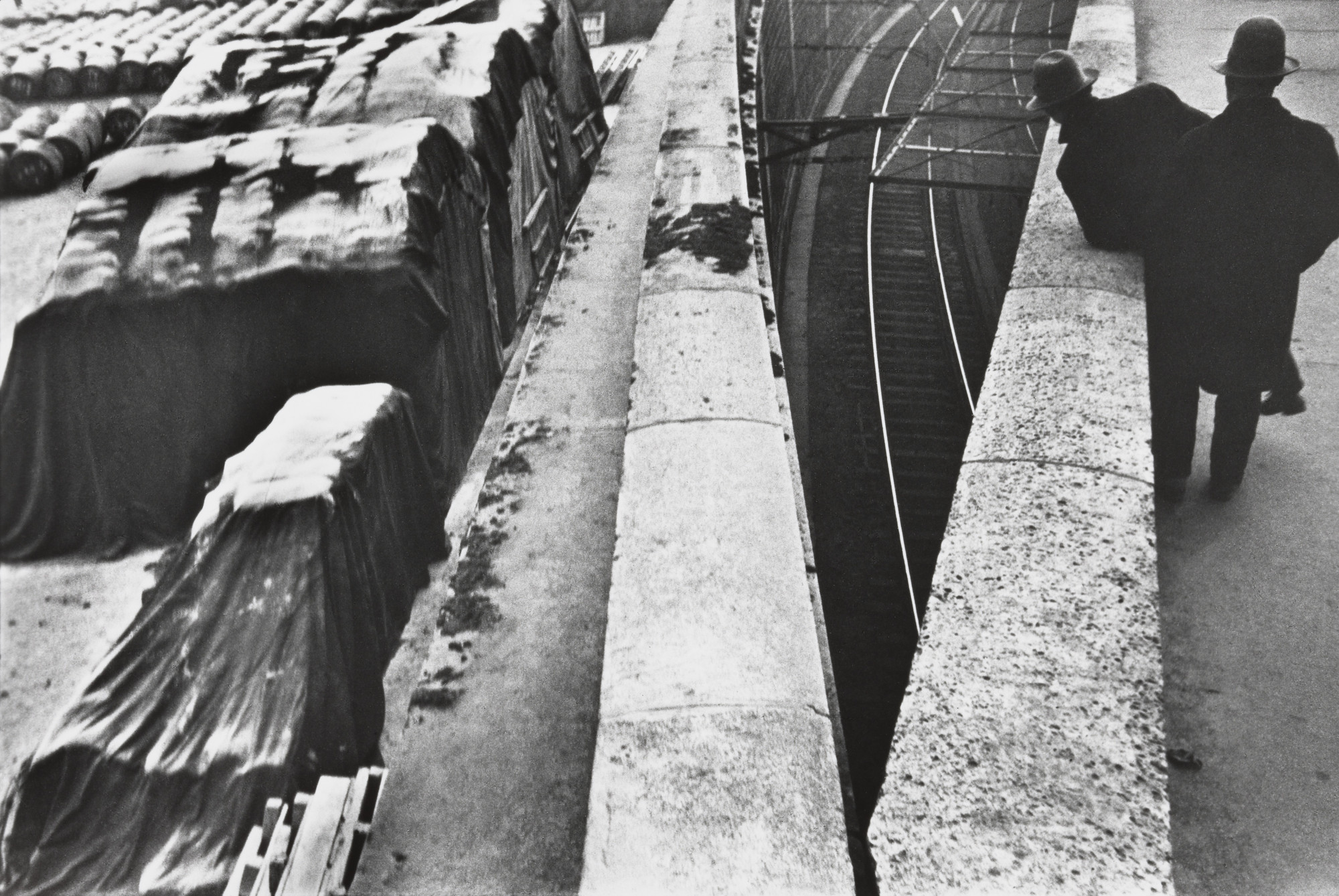 Henri Cartier-Bresson. Quai St.-Bernard, Paris