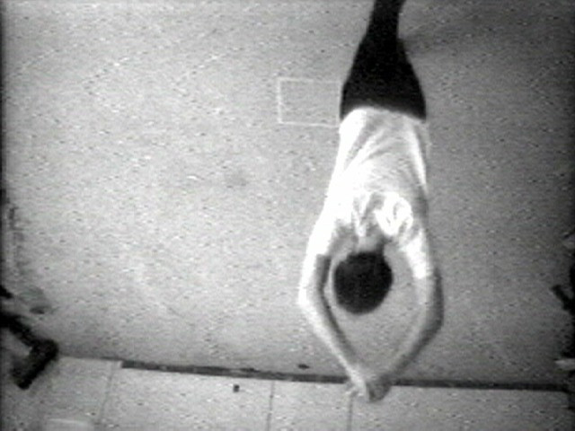 Bruce Nauman. Pacing Upside Down