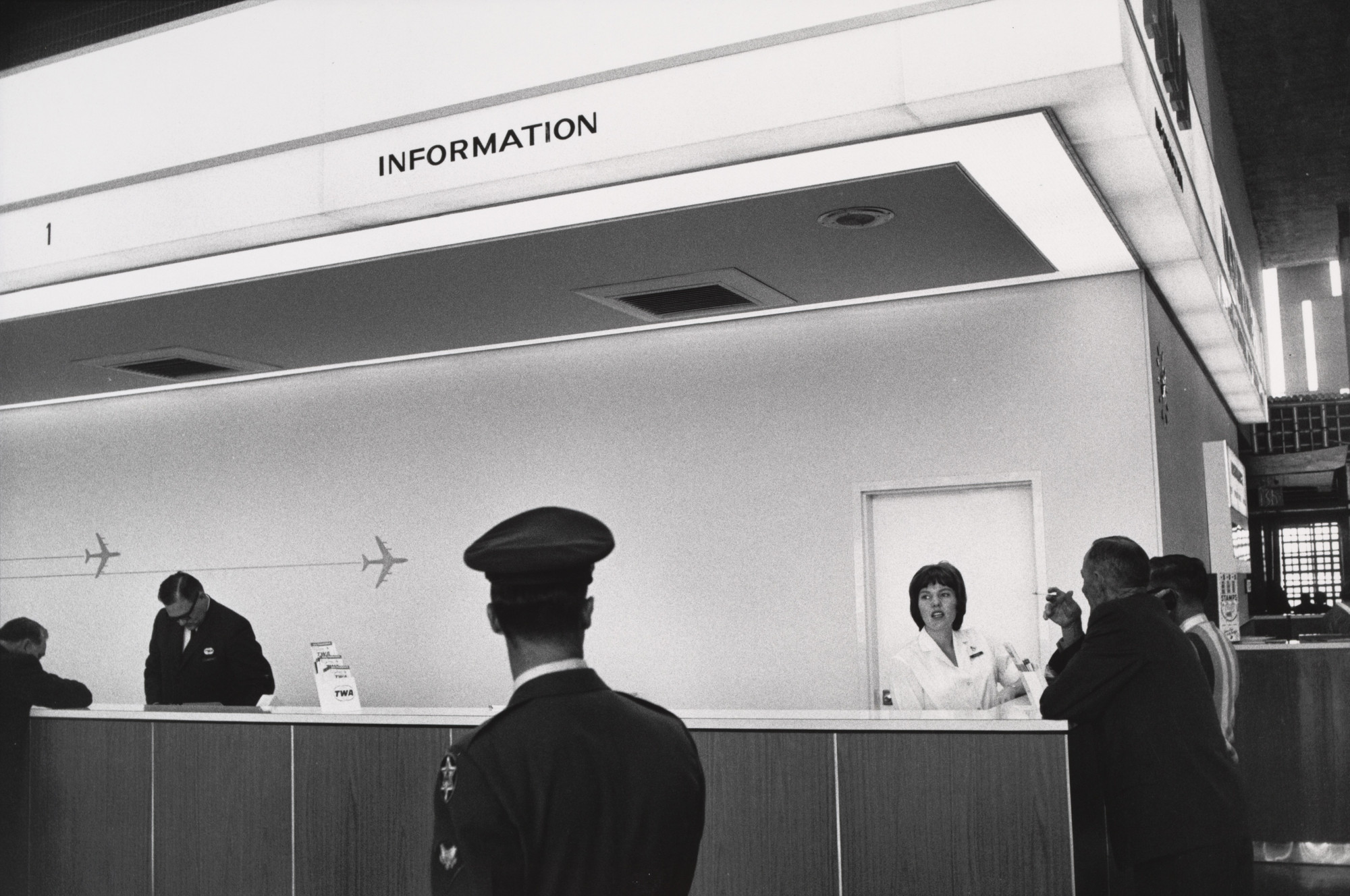 Garry Winogrand. San Francisco International Airport