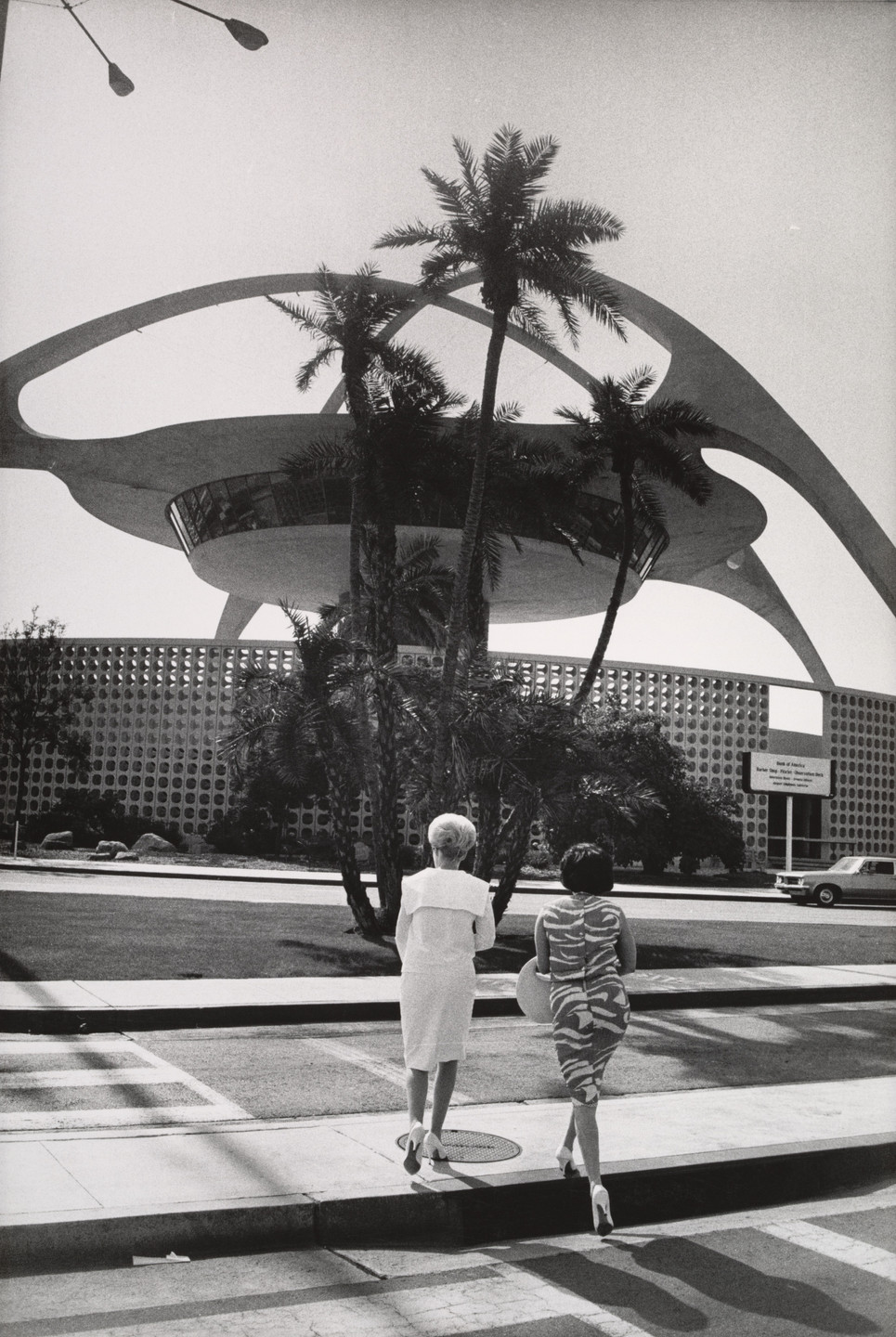 Garry Winogrand. Los Angeles International Airport. 1964 | MoMA