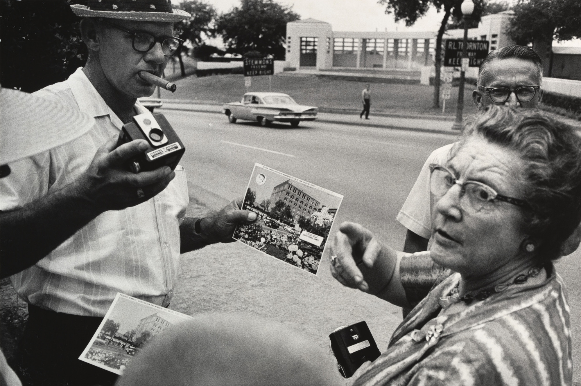 Garry Winogrand. Dealey Plaza, Dallas. 1964