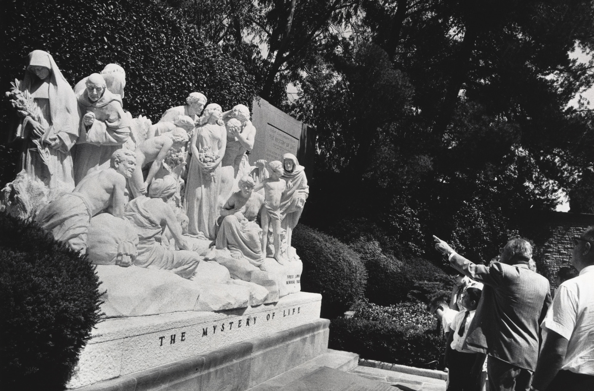 Garry Winogrand. Forest Lawn Cemetery, Los Angeles