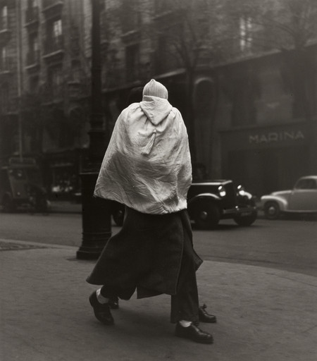 Louis Stettner. Family Walking, 14th arrondissement (Manège) Paris. c. 1949