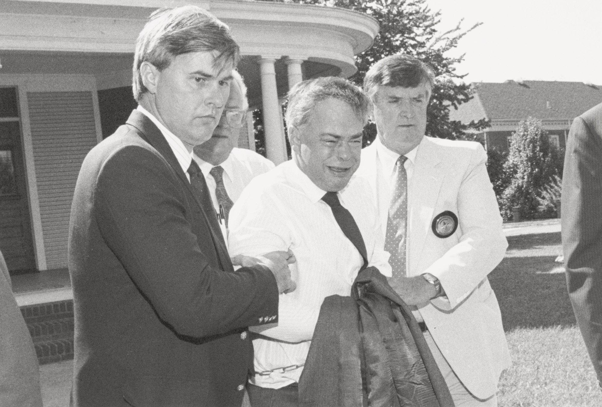 Chuck Burton/Associated Press. "Trial Suspended as Bakker is Committed for Tests". August 31, 1989