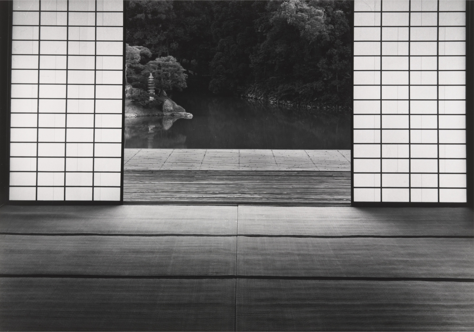 Yasuhiro Ishimoto. Moon-Viewing Platform seen from the Second Room