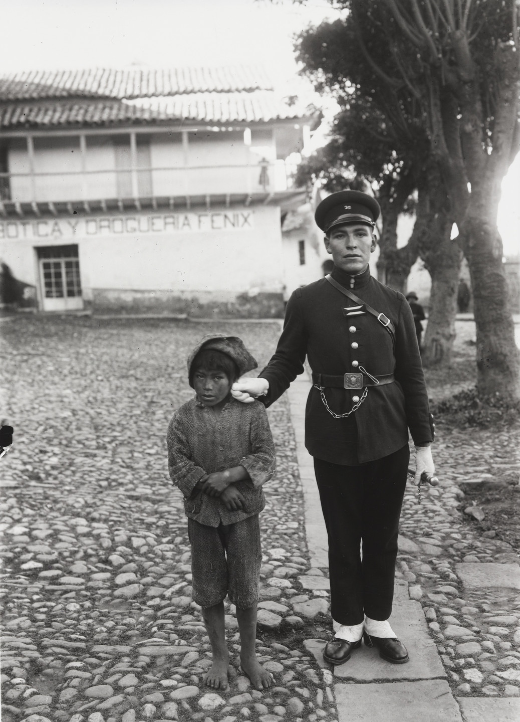 Martín Chambi. Policeman with Boy, Cuzco. 1923