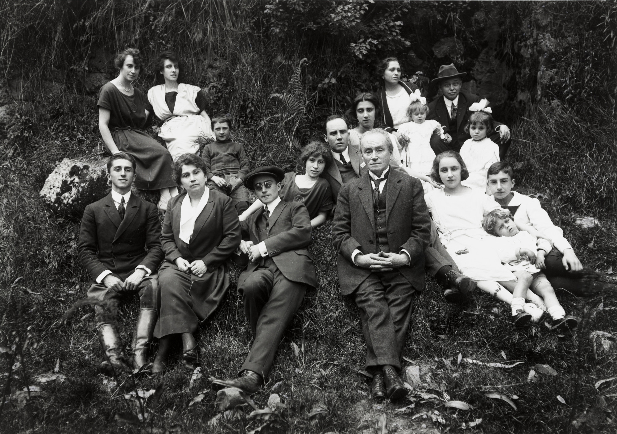 Martín Chambi. Cesar Lomellini Family, Colcampata, Cuzco. 1928