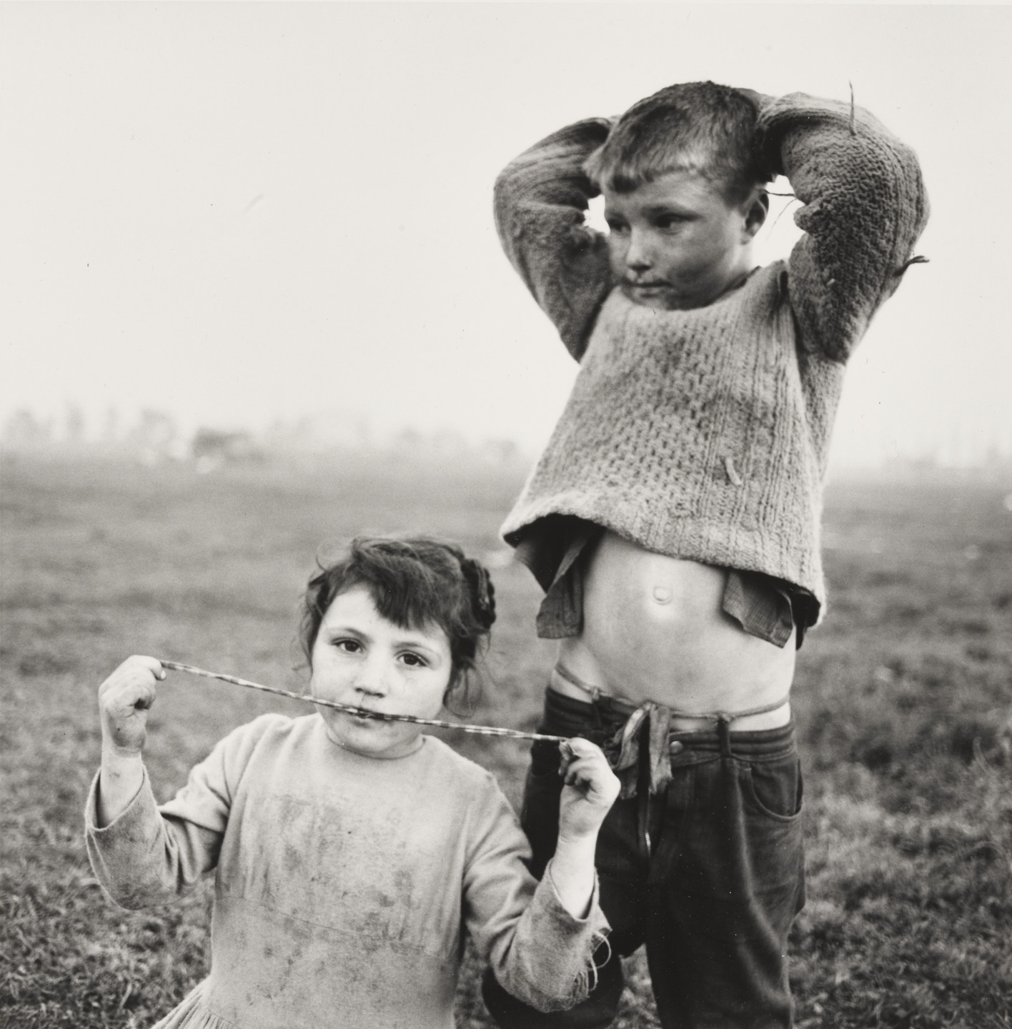 Alen MacWeeney. Tinker Children, Ireland. 1965