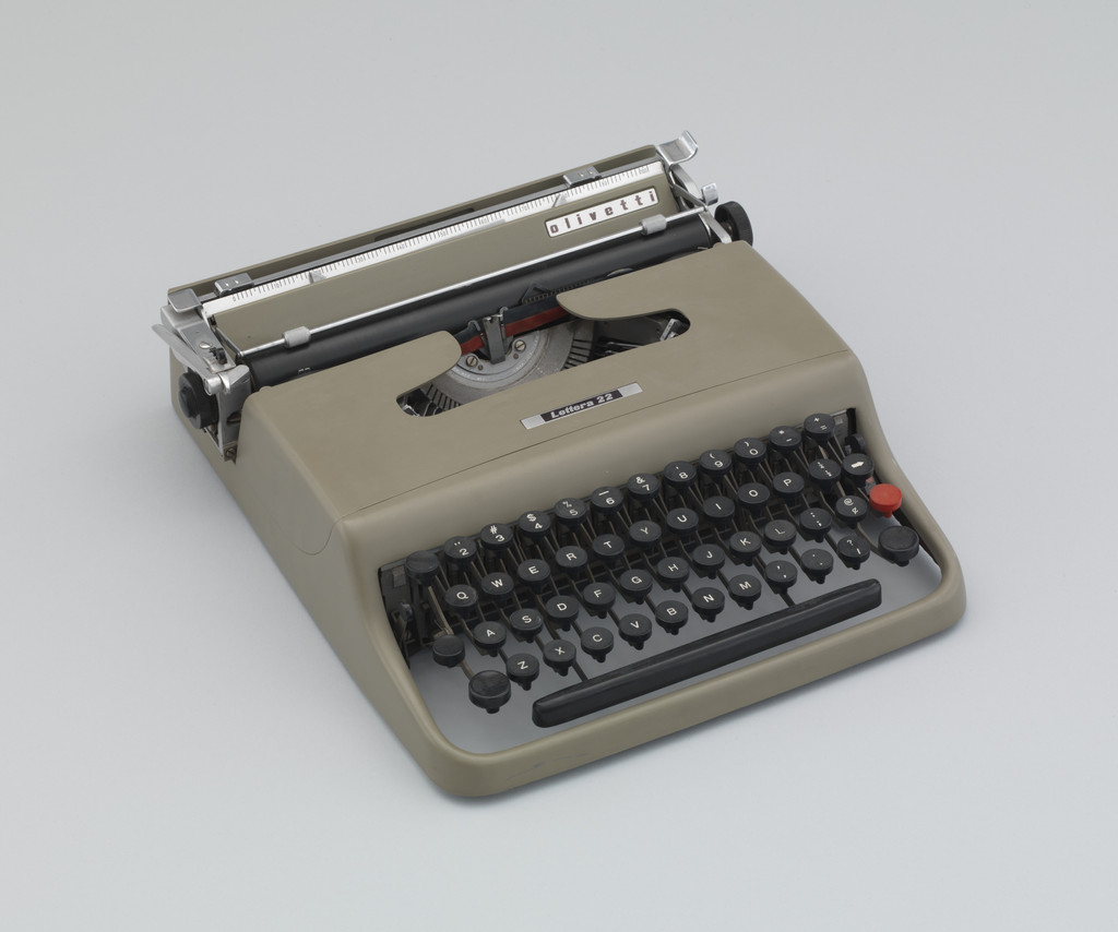 Lettera 22 Portable Typewriter