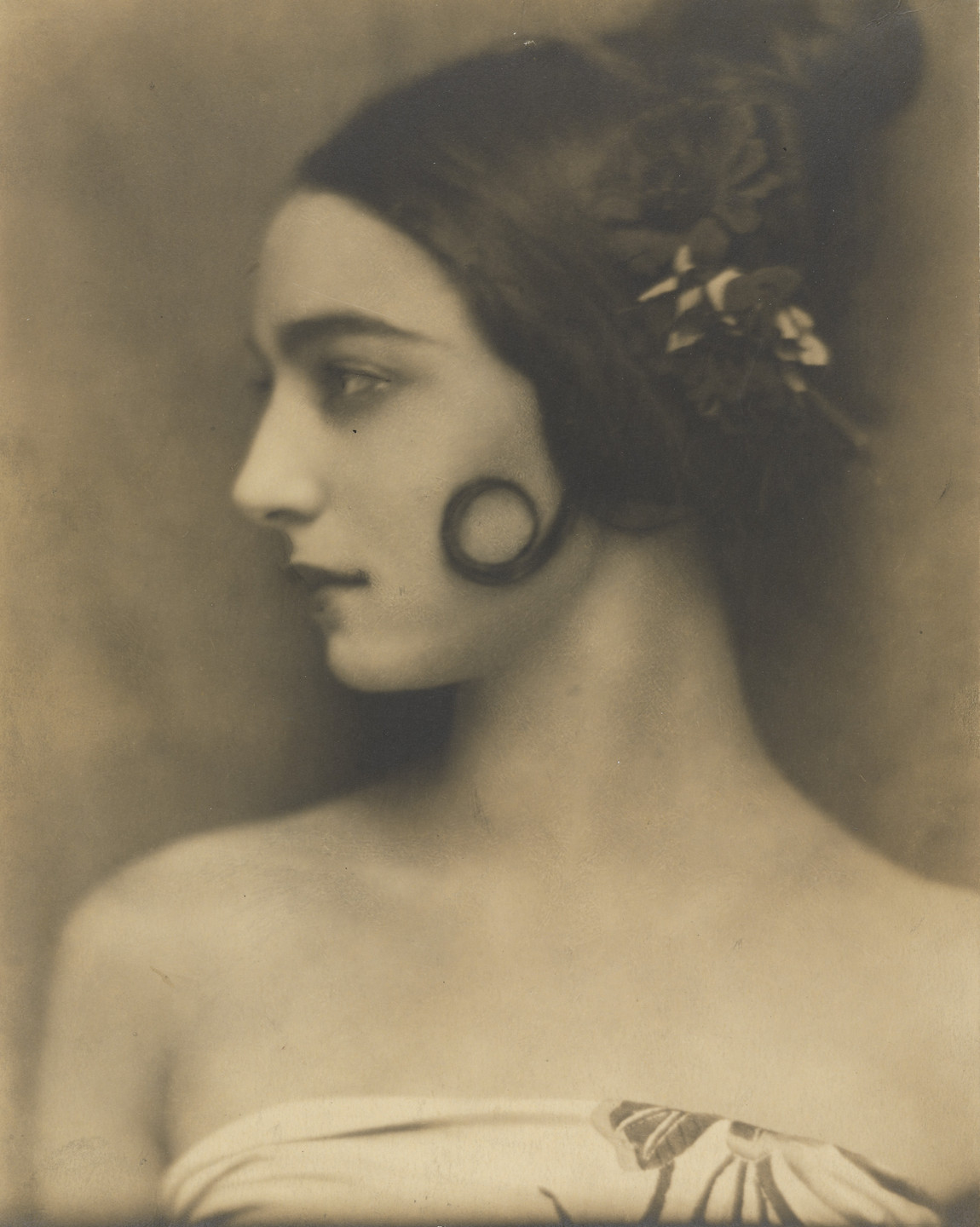 Nickolas Muray. Rose Rolanda Covarrubias. c. 1930