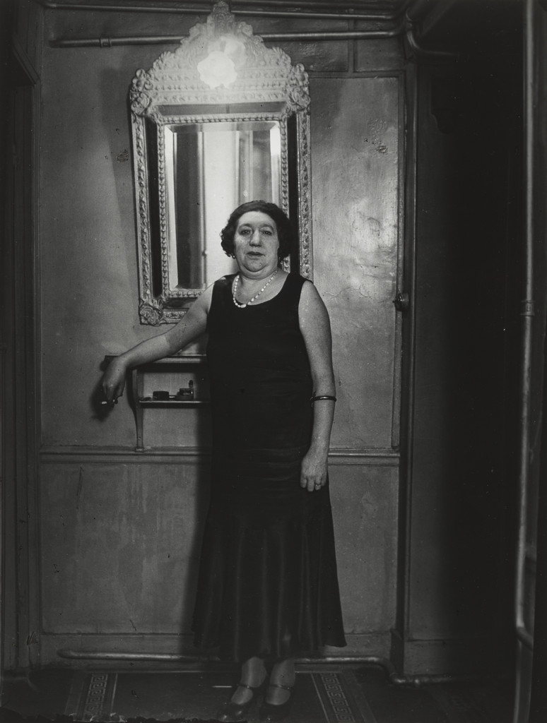 The Assistant Madam, Chez Suzy (La soumaîtresse d'un bordel Chez Suzy)