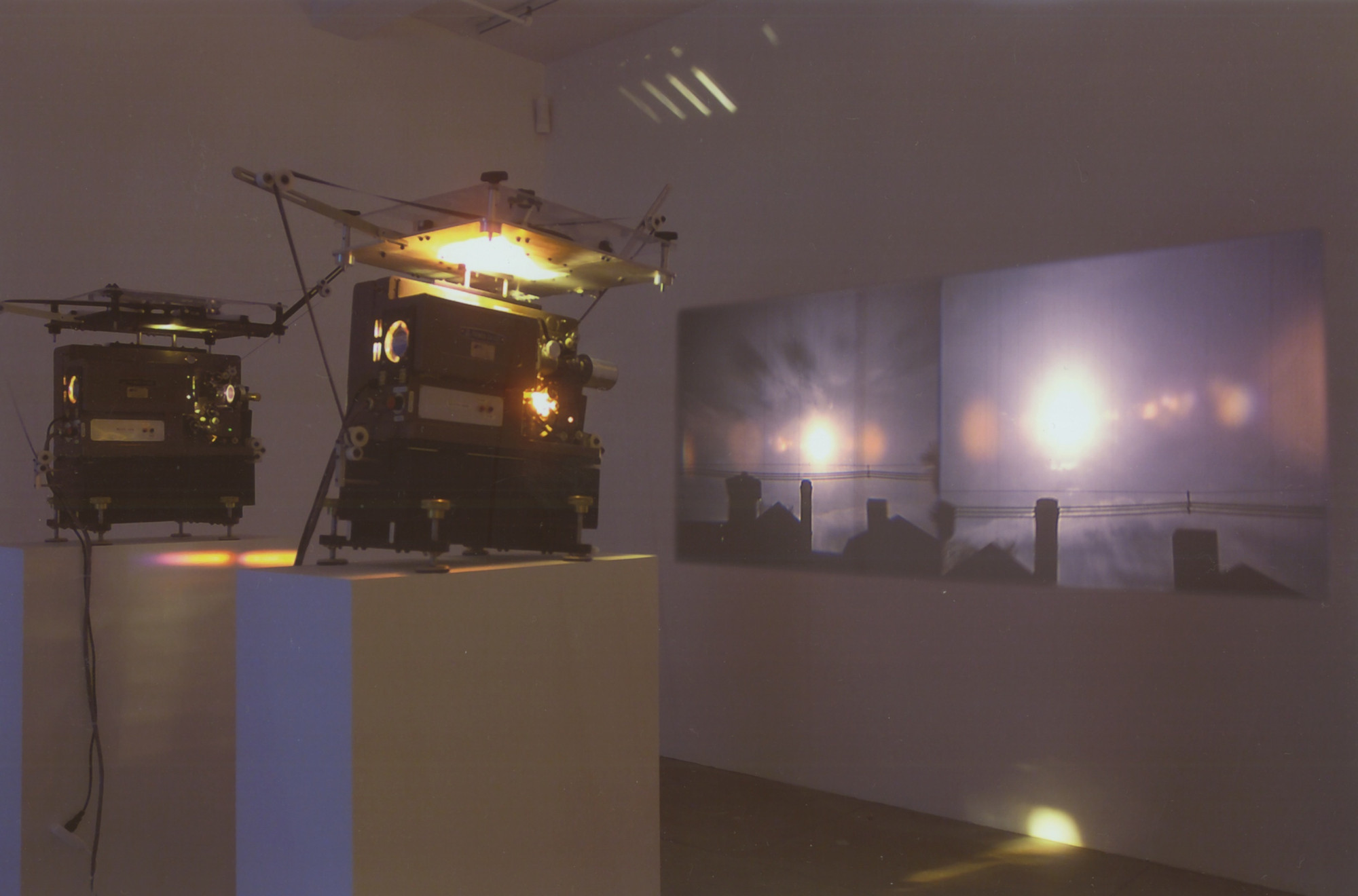 Dan Graham. Binocular Zoom