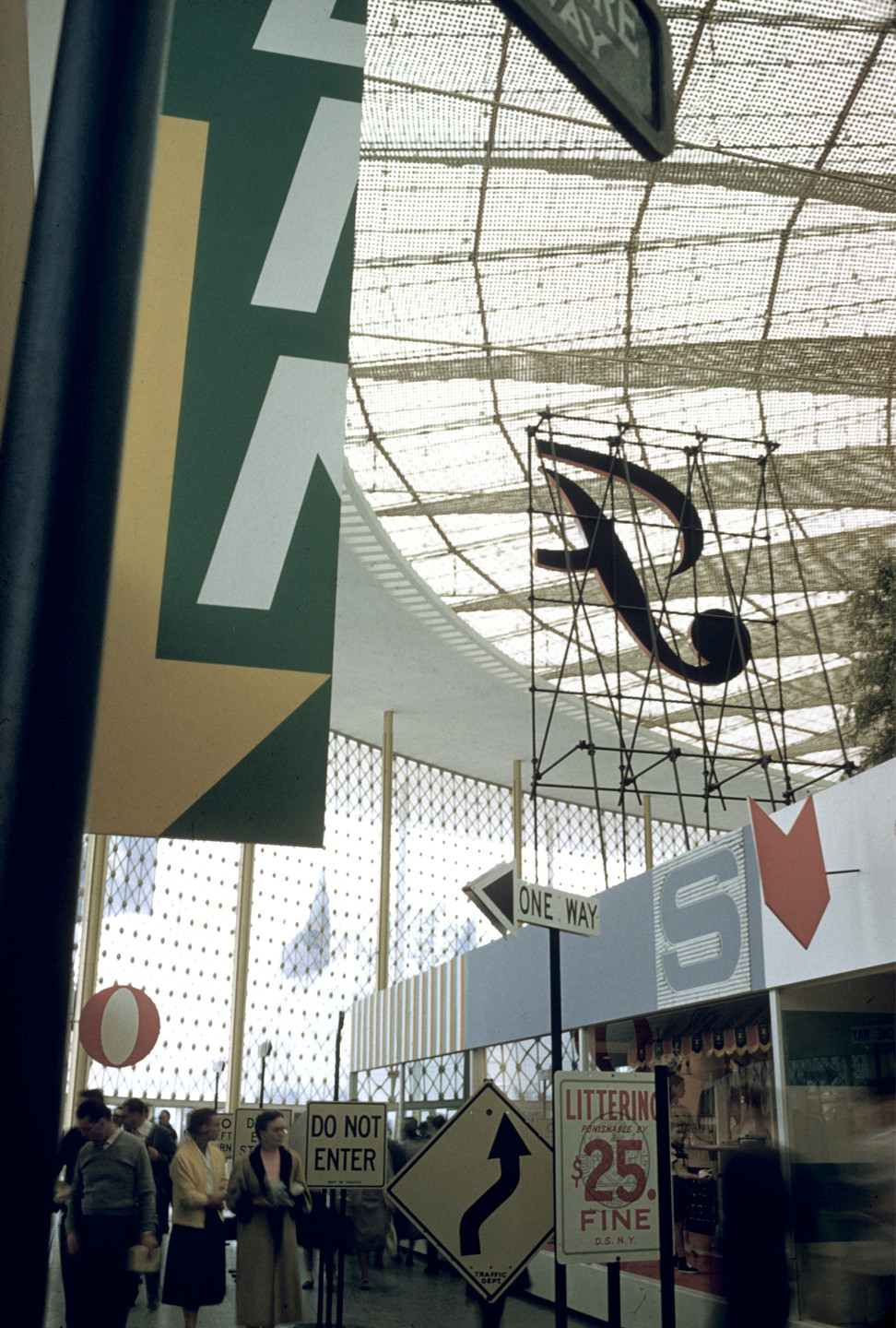 Robert Brownjohn, Ivan Chermayeff, Thomas Geismar. Brussels World Fair (View of the fair). 1958