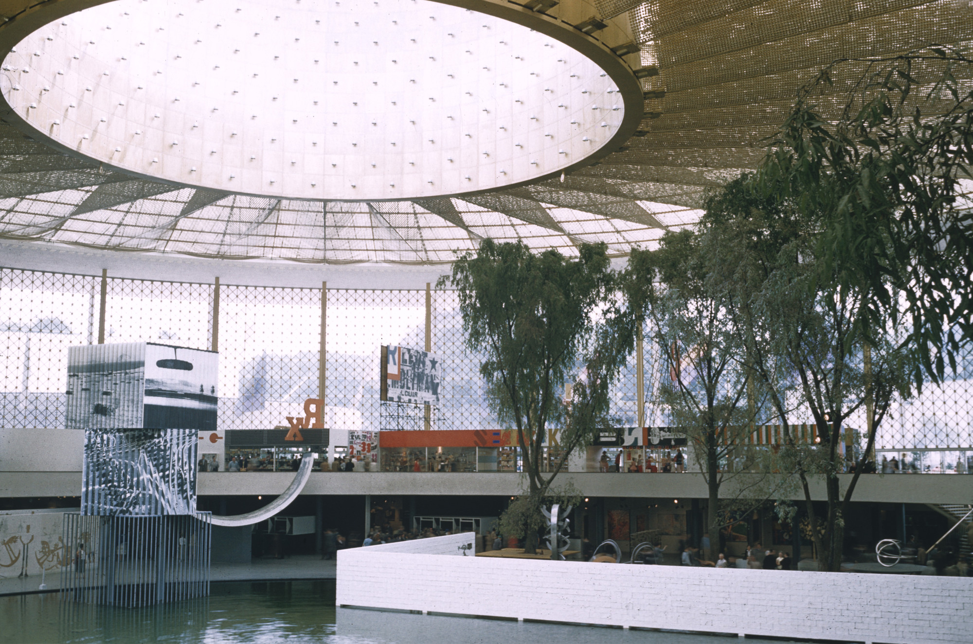 Robert Brownjohn, Ivan Chermayeff, Thomas Geismar. Brussels World Fair (View of the fair)