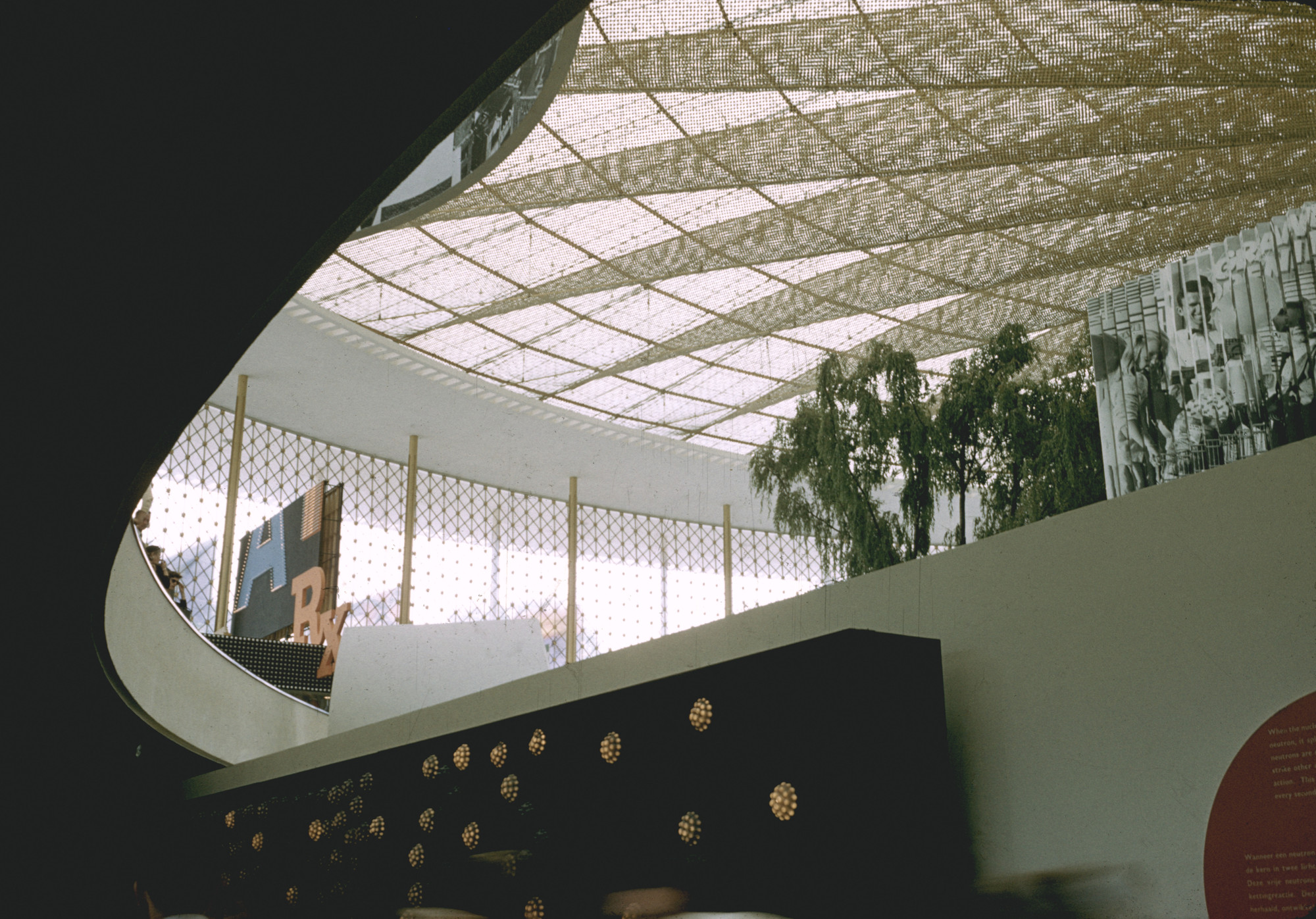 Robert Brownjohn, Ivan Chermayeff, Thomas Geismar. Brussels World Fair (View of the fair)
