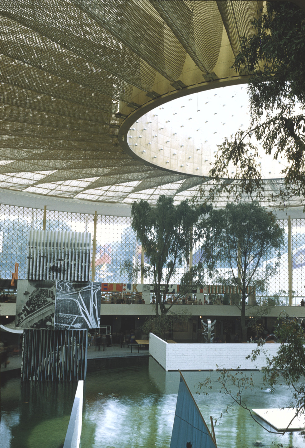 Robert Brownjohn, Ivan Chermayeff, Thomas Geismar. Brussels World Fair (View of the fair). 1958