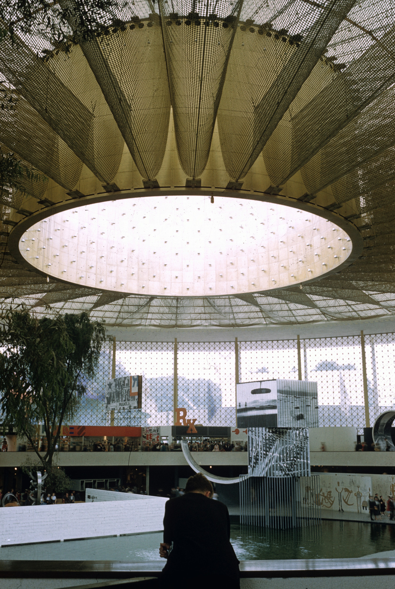 Robert Brownjohn, Ivan Chermayeff, Thomas Geismar. Brussels World Fair (View of the fair)