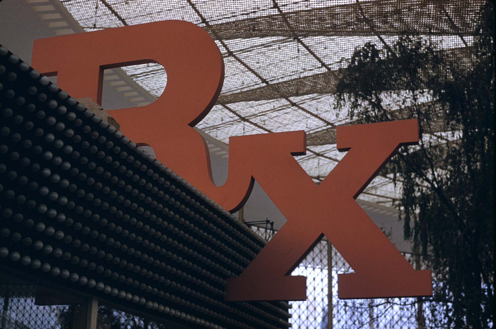 Robert Brownjohn, Ivan Chermayeff, Thomas Geismar. Brussels World Fair (View of the fair). 1958