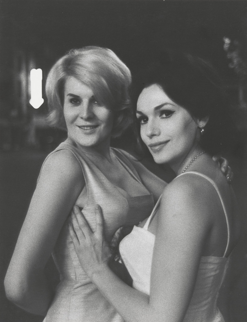 Paris, Gina-Eva