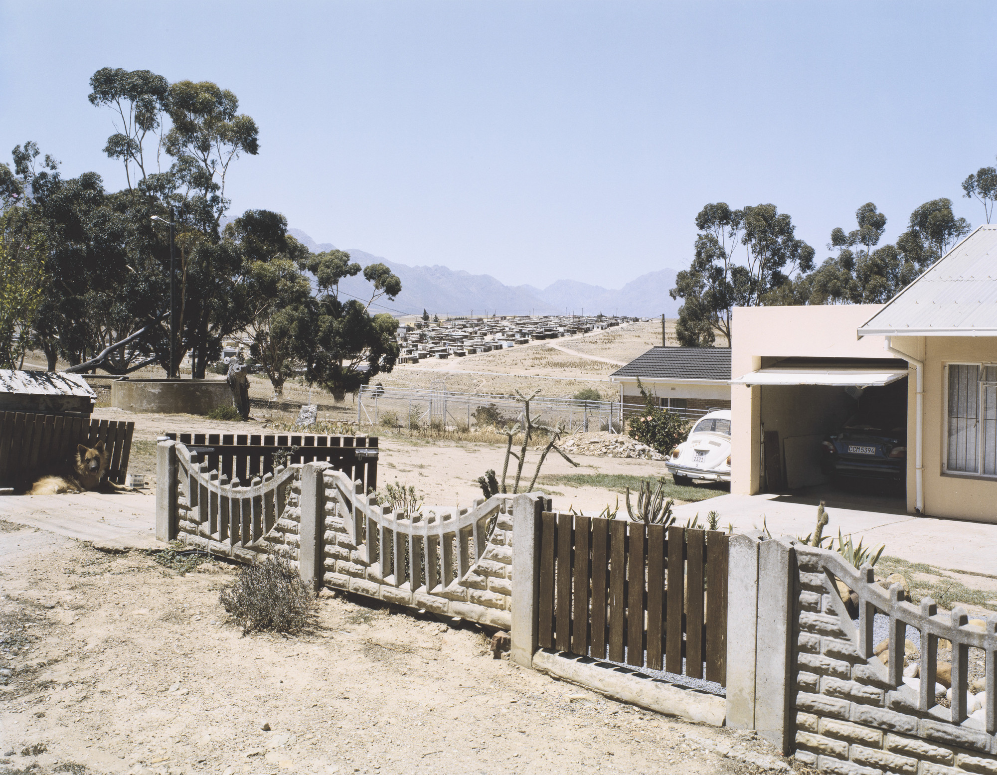 David Goldblatt. House and Garden and the Chris Hani Informal Settlement, Tulbagh, Western Cape