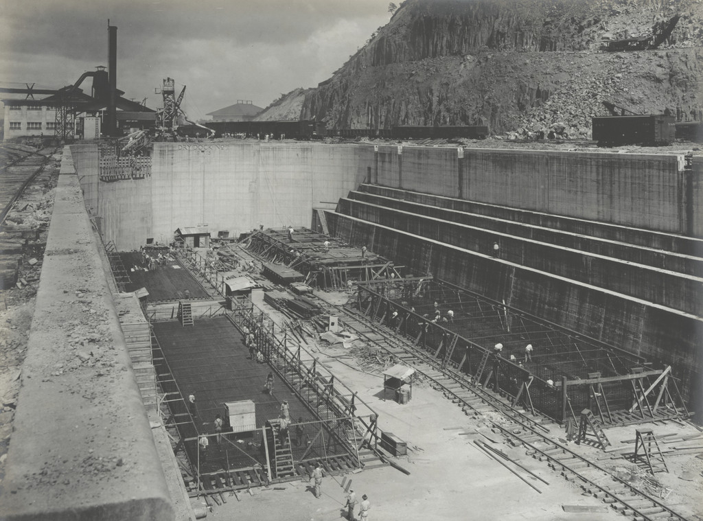 Construction of Reinforced Concrete Pontoons. Erection of reinforcing