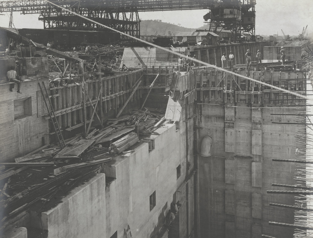 Balboa Terminals. Dry Dock #1. Construction of walls around pump well