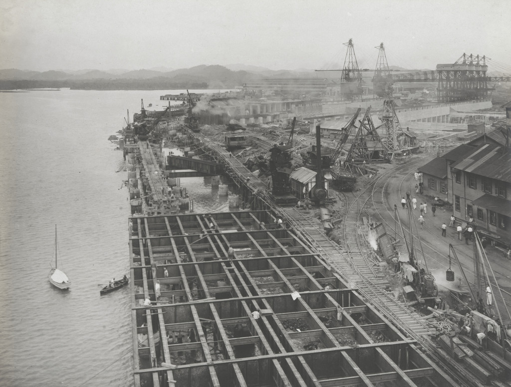 Balboa Terminals. Coaling Plant. Erecting steel decking for Reloader Wharf