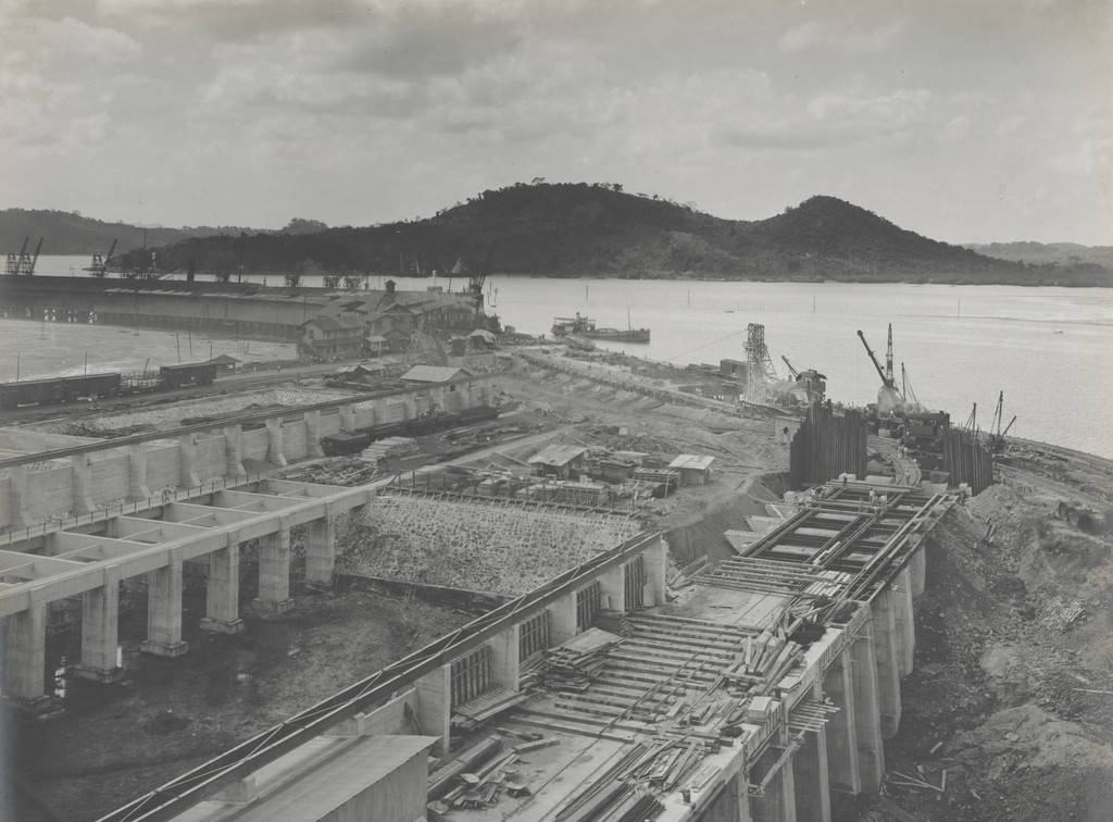 Balboa Terminals. Dry Dock #1. Connecting angle of Unloader and Reloader Wharves