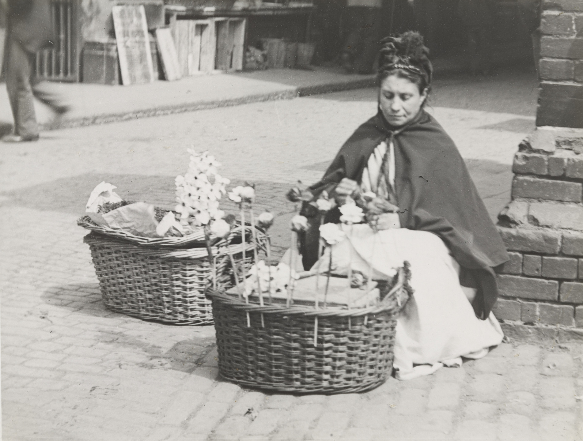 Paul Martin. The Flower Woman at Ludgate Hill Station. 1890-96