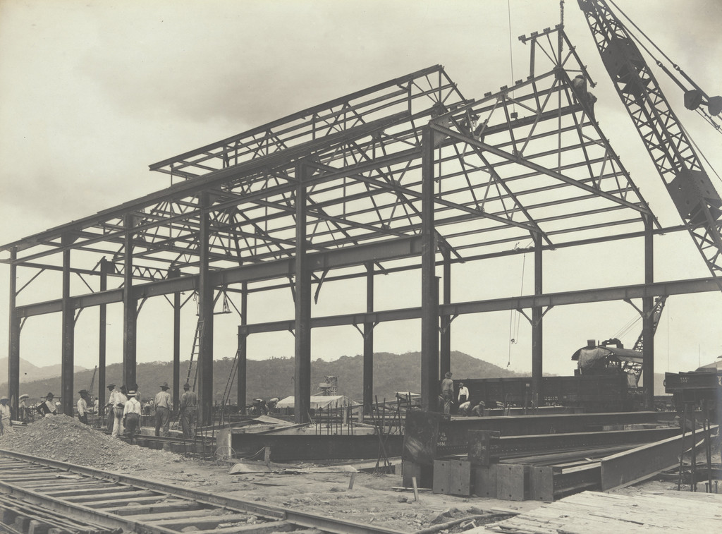 Balboa Terminals. Building #29. Erecting steel