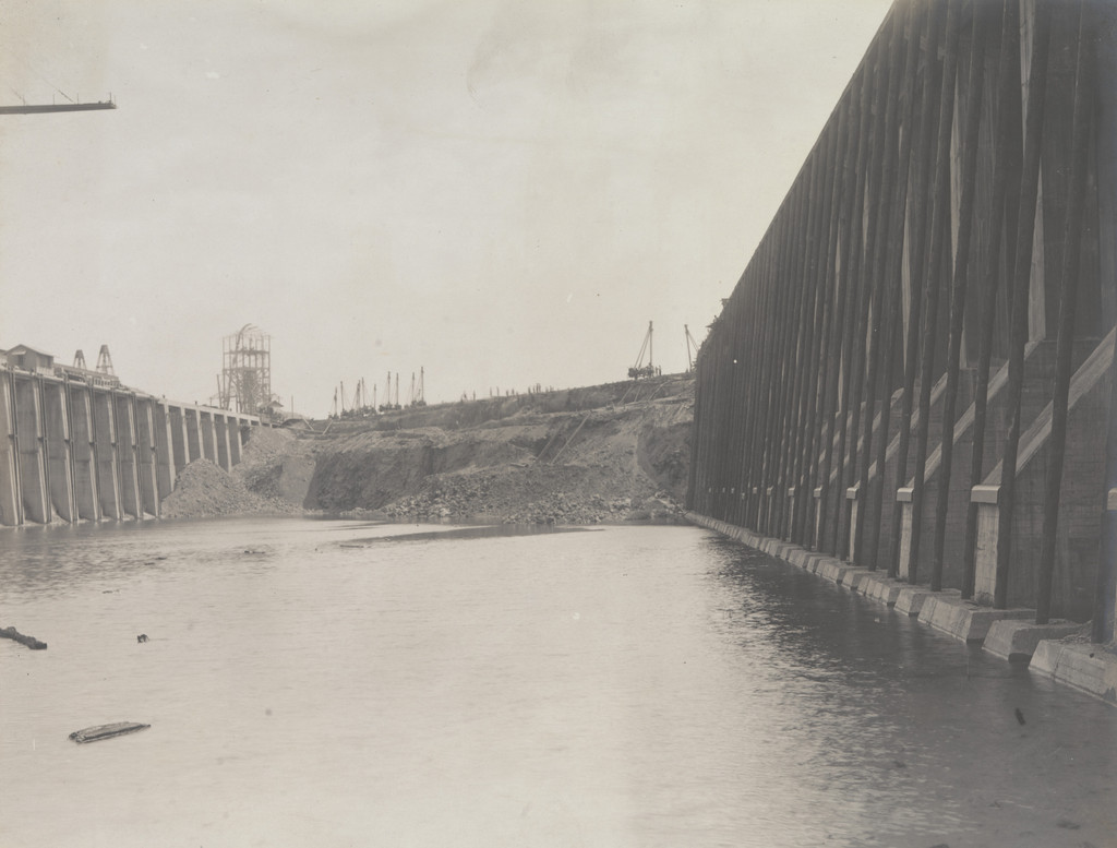 Balboa Terminals. Alongside of Entrance Pier before flooding