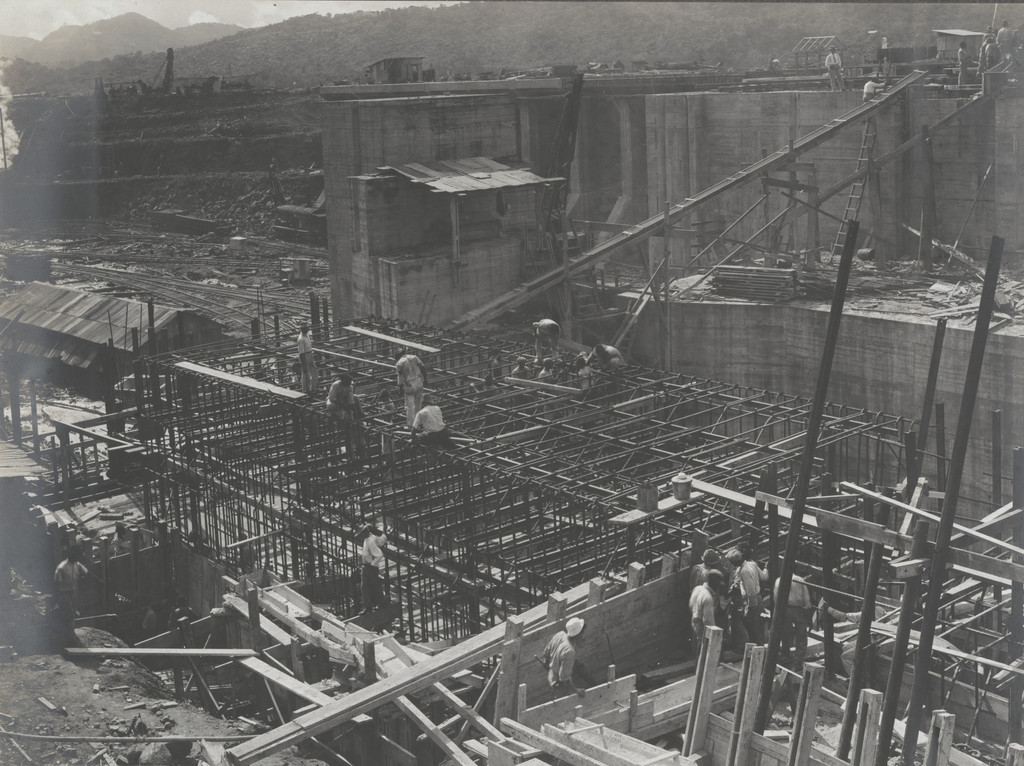 Balboa Terminals. Dry Dock No. 1. Reinforcing in Discharge Culvert