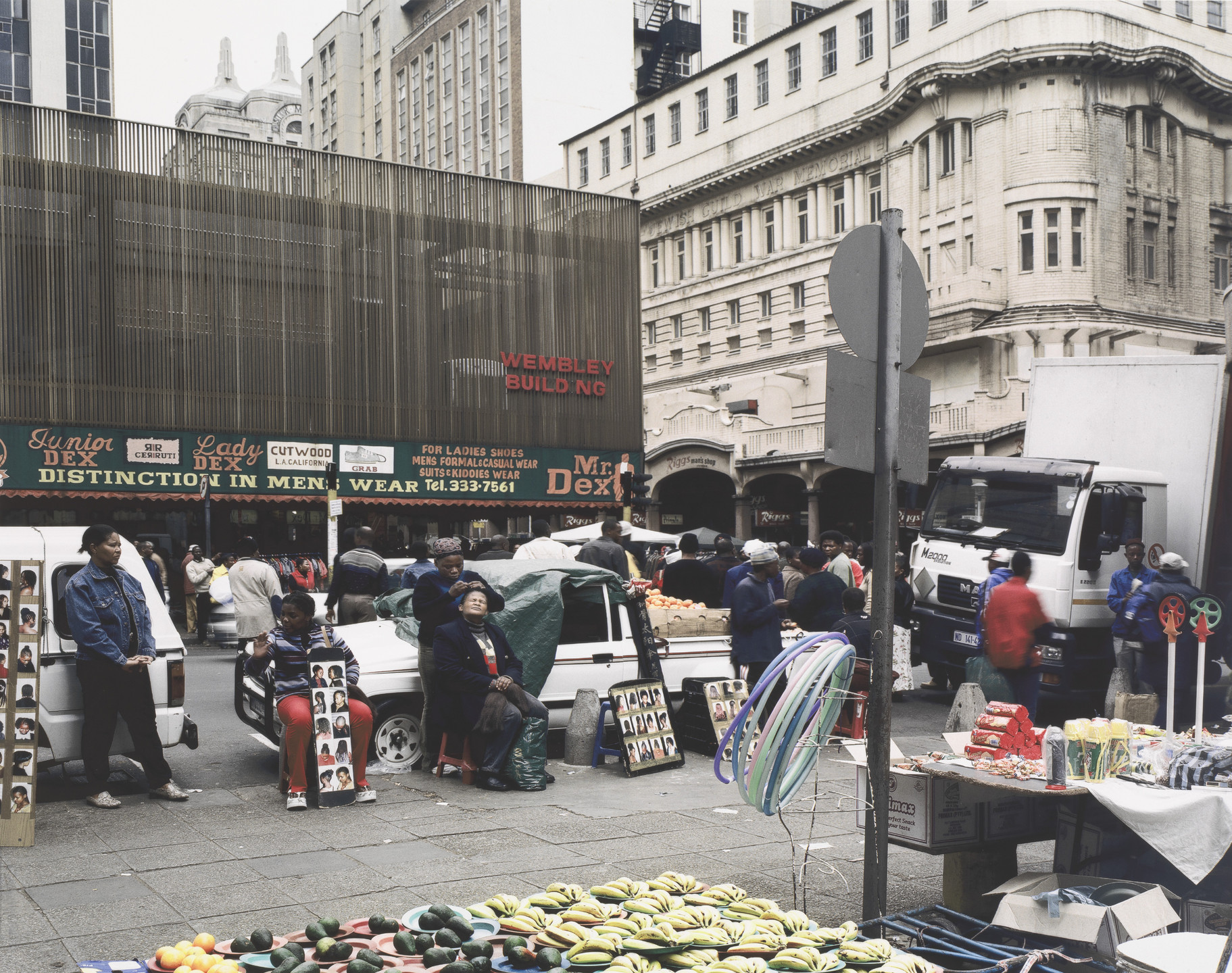 David Goldblatt. Braiding Hair on Bree Street, Johannesburg. September 7, 2002