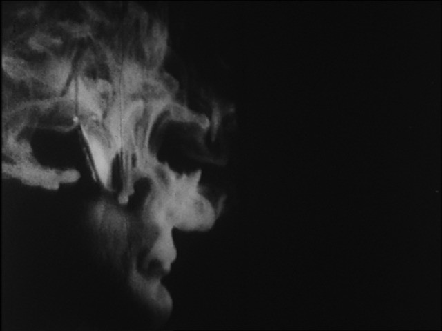 Joe Jones. Smoking (Fluxfilm no. 18)