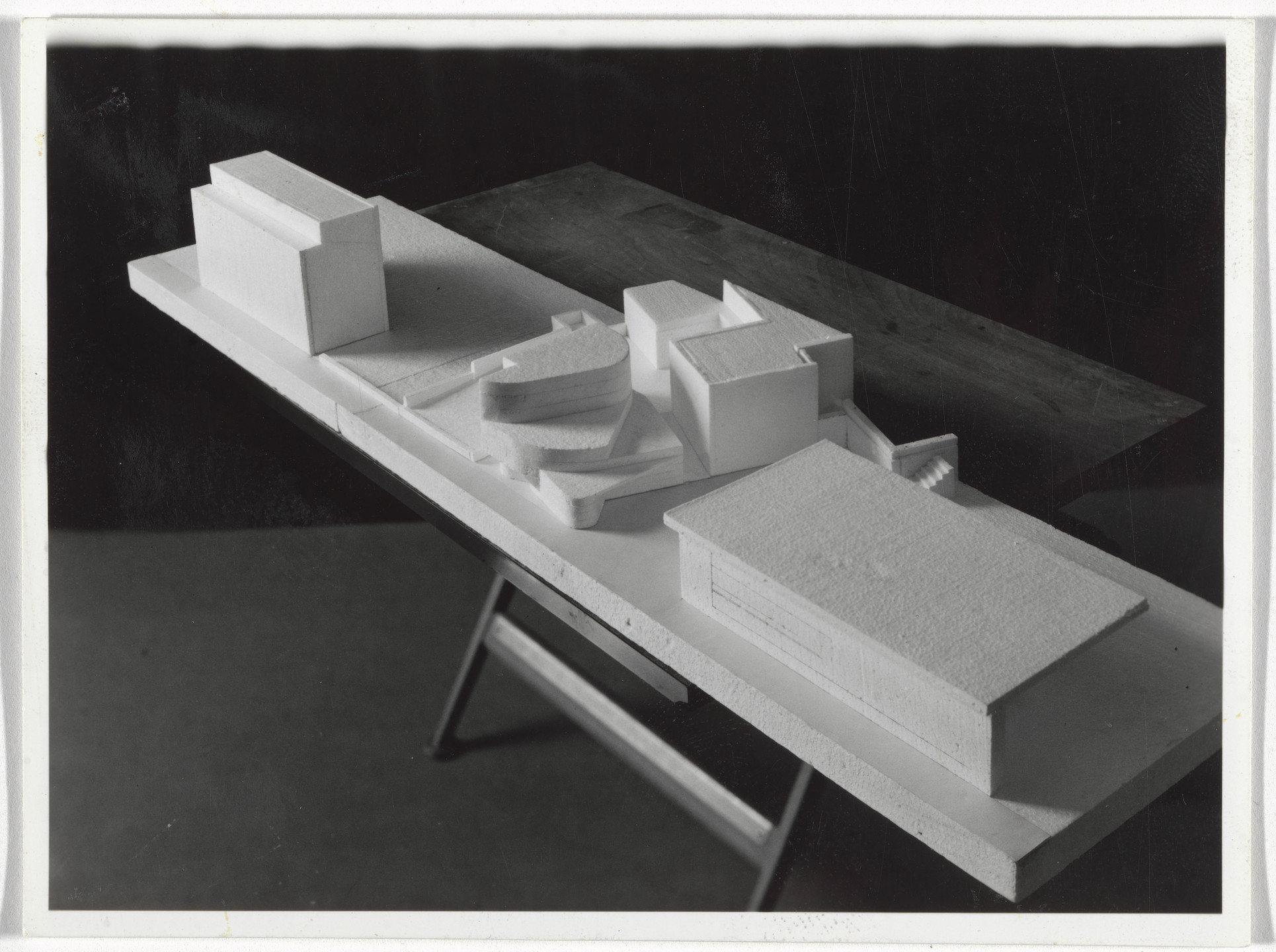 Álvaro Siza. Banco Pinto &amp; Sotto Mayor, Oliveira de Azeméis, Portugal (View of the model). 1971-1974