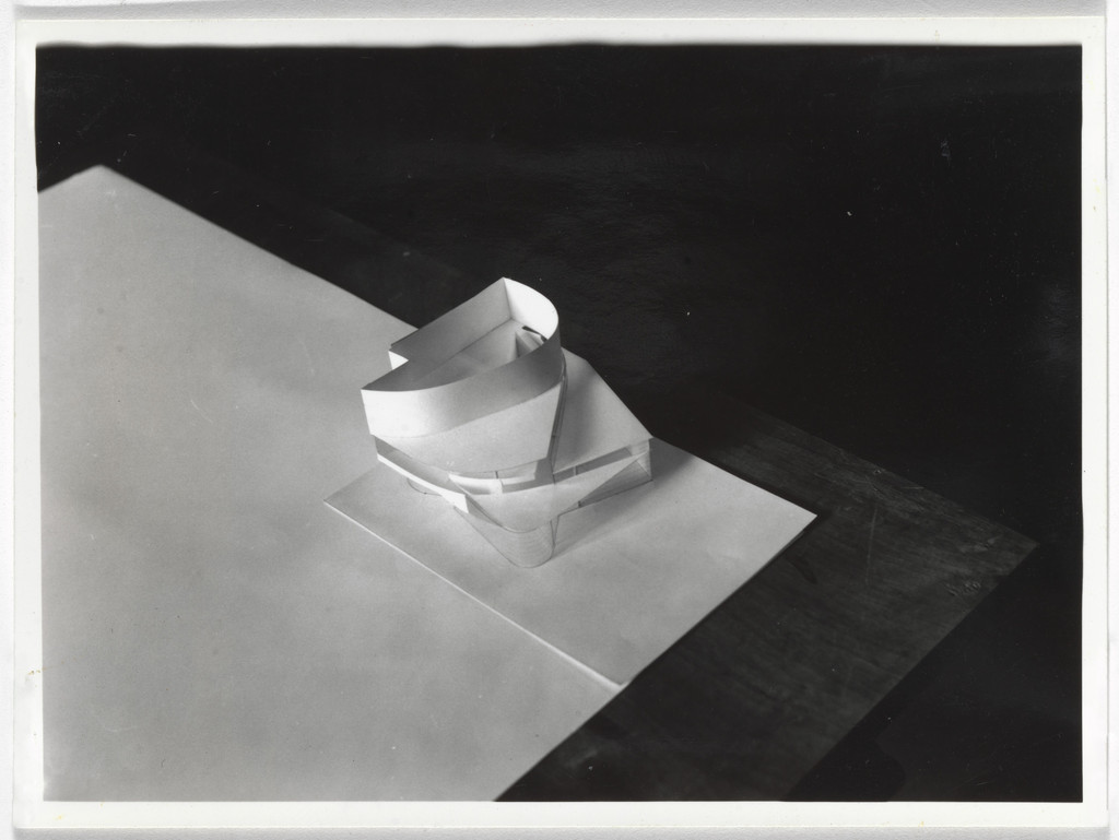 Banco Pinto & Sotto Mayor, Oliveira de Azeméis, Portugal (View of the model)
