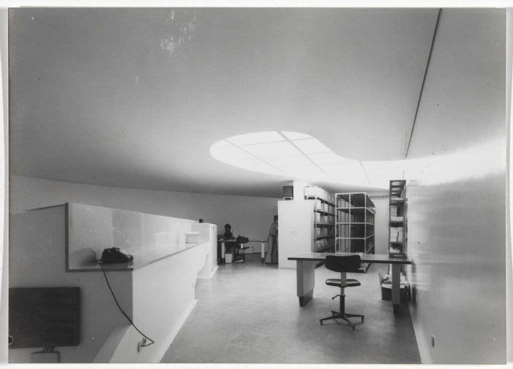 Banco Pinto & Sotto Mayor, Oliveira de Azeméis, Portugal (View of the interior)