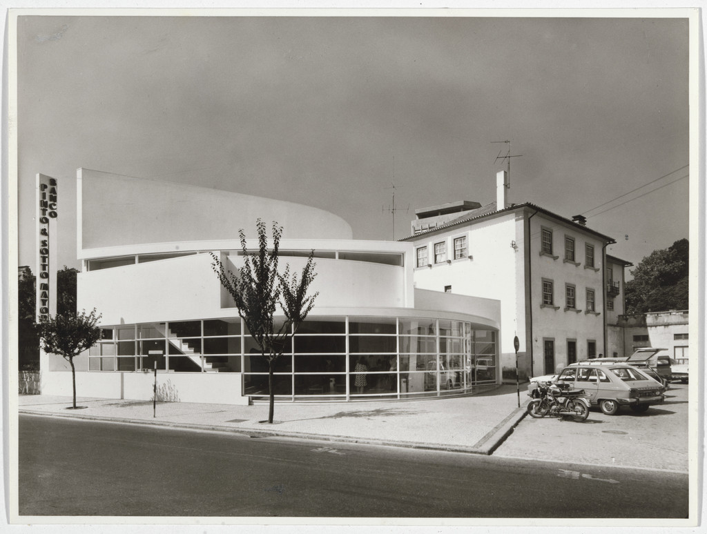 Banco Pinto & Sotto Mayor, Oliveira de Azeméis, Portugal (Exterior view)
