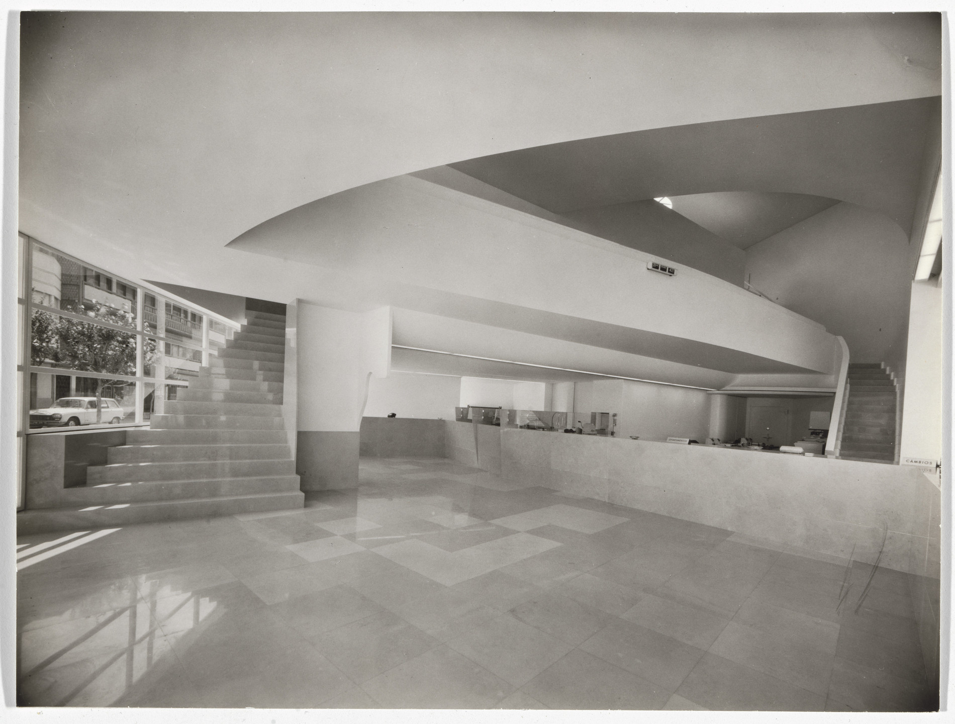 Álvaro Siza. Banco Pinto &amp; Sotto Mayor, Oliveira de Azeméis, Portugal (Interior view). 1971-1974