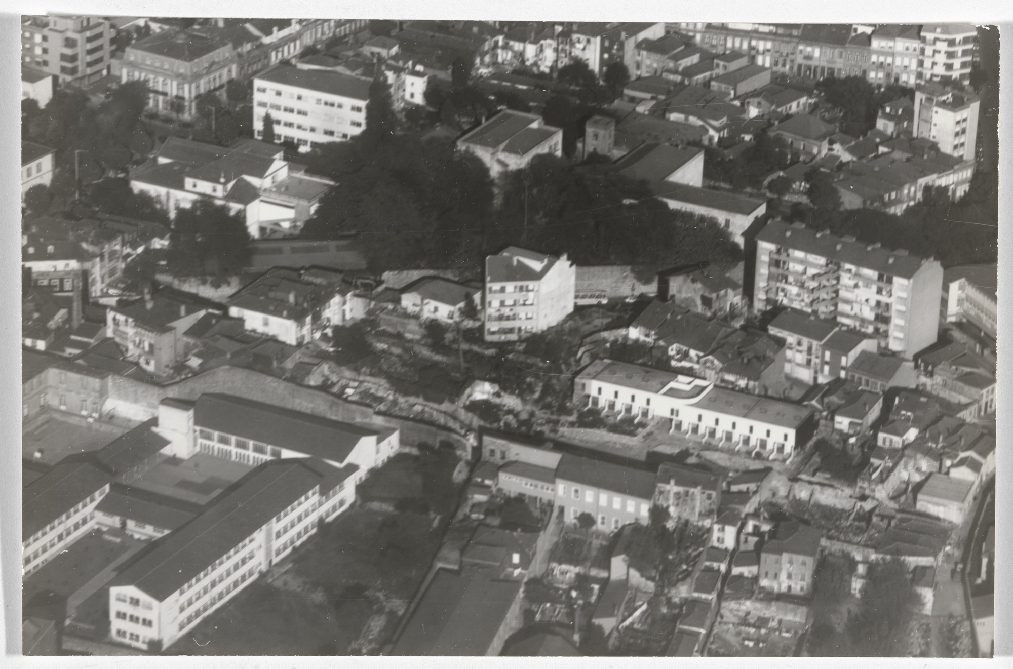 Álvaro Siza. SAAL S. Victor Social Housing, Porto, Portugal
