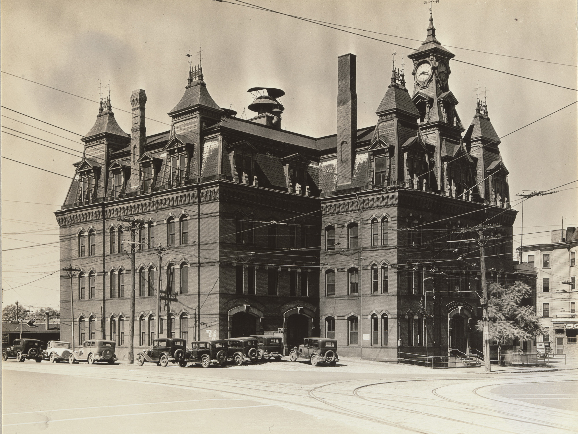 Walker Evans. Gothic Building, Cambridge, Massachusetts