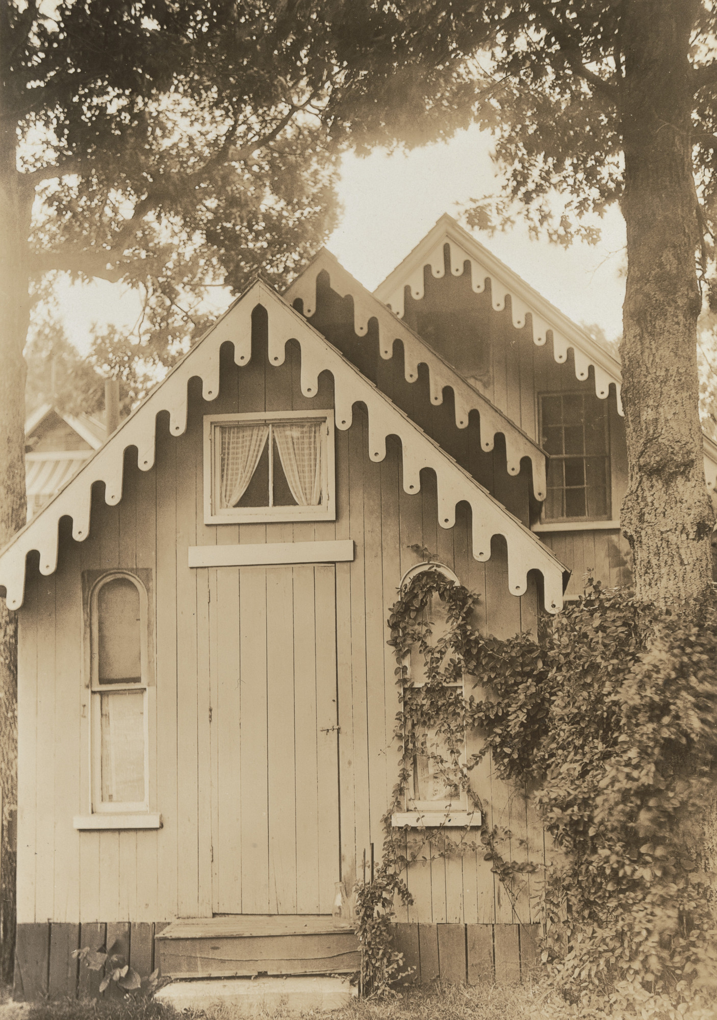 Walker Evans. Gingerbread House, Martha's Vineyard, Massachusetts