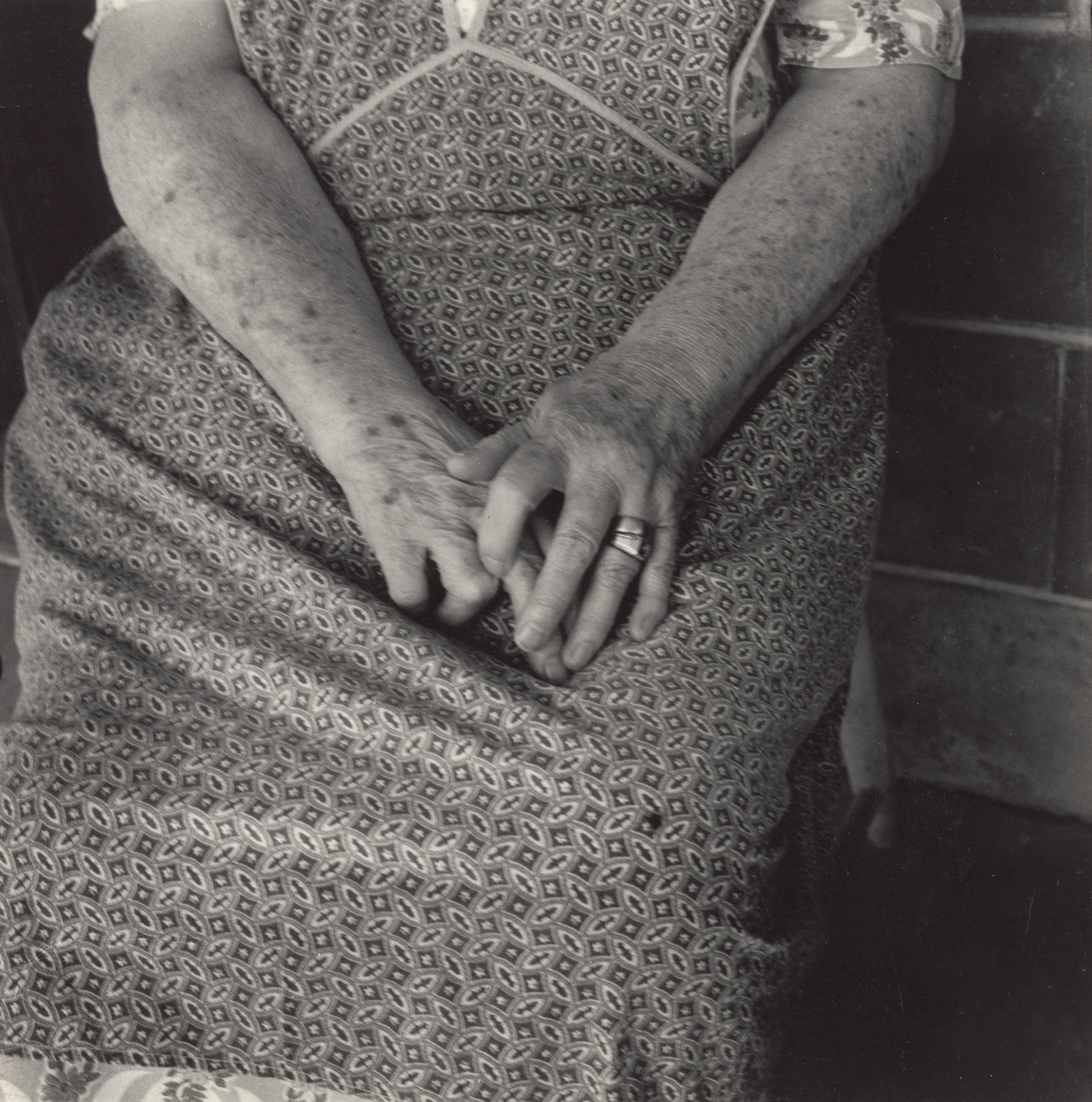 Dorothea Lange. Lap