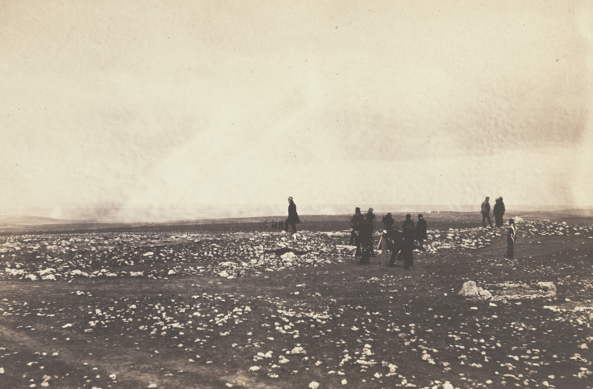Roger Fenton. Officers on the Lookout at Cathcart&#39;s Hill. 1855