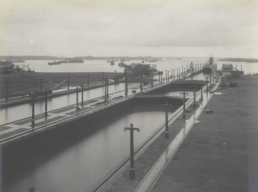 Gatum Locks. Looking south from west wall light house. Vessels anchored in Lake; delayed account of slides in Gaillard Cut