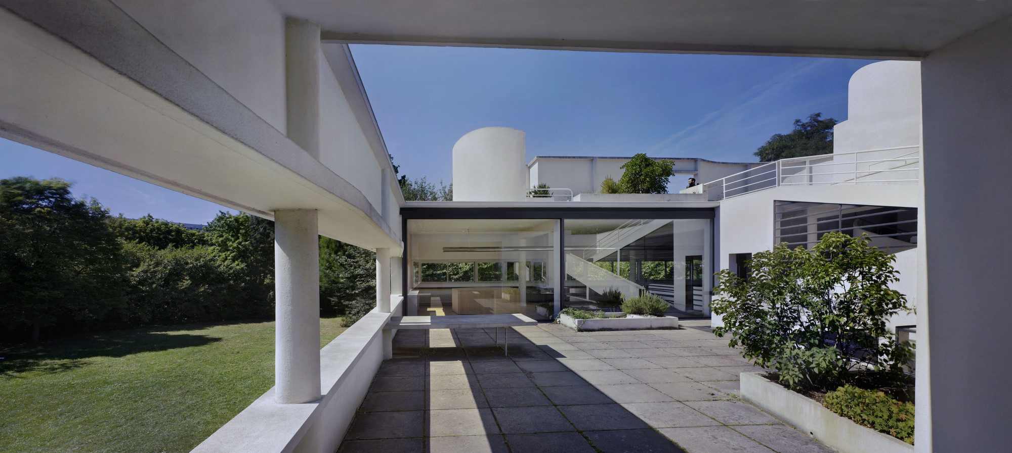 Richard Pare, Le Corbusier (Charles-Édouard Jeanneret). Villa Savoye, Poissy-sur-Seine, France (Exterior view). 2012