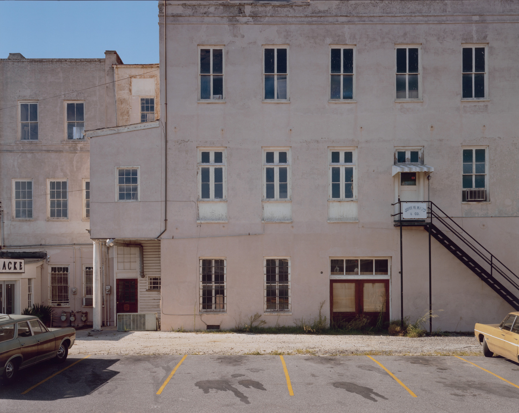 Stephen Shore. Meeting Street, Charleston, South Carolina, August 3, 1975